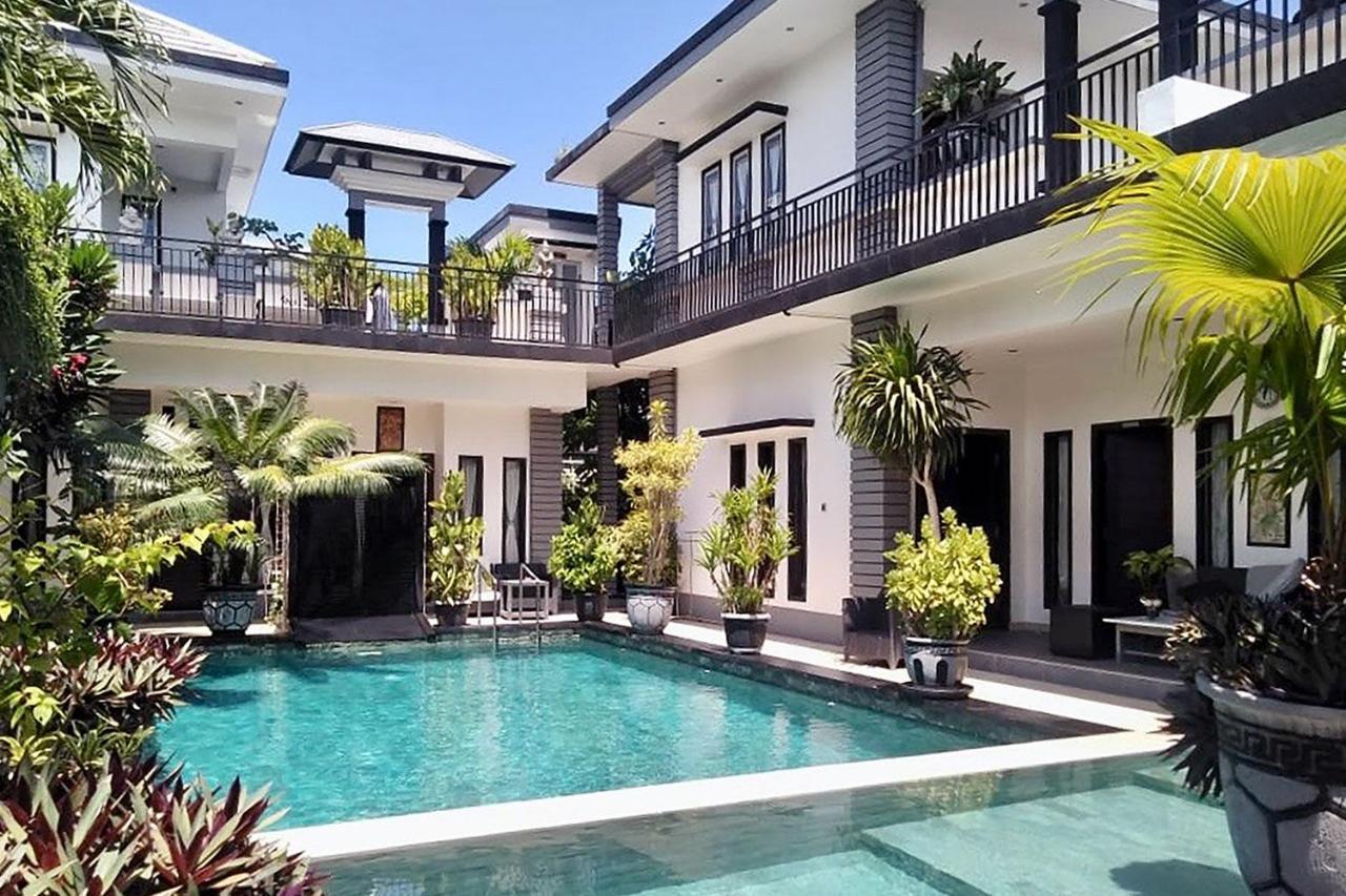Villa Rumah Putih Abu Abu Senggigi Exterior foto