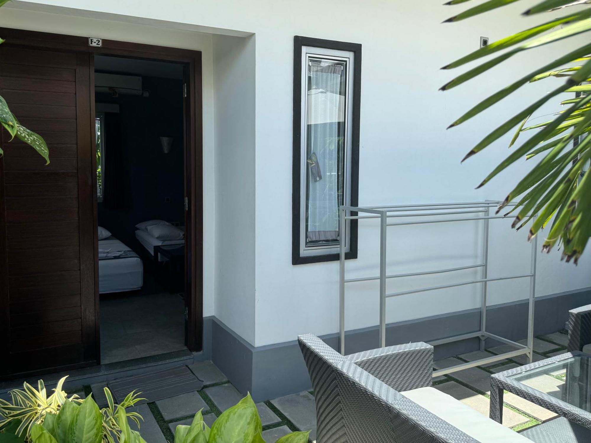 Villa Rumah Putih Abu Abu Senggigi Exterior foto