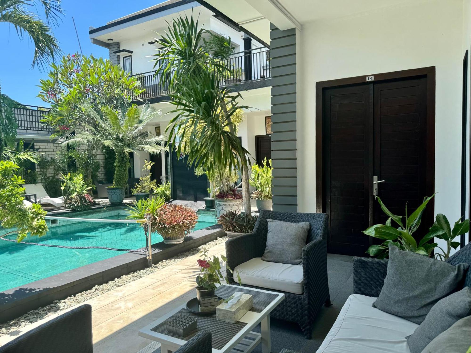 Villa Rumah Putih Abu Abu Senggigi Exterior foto
