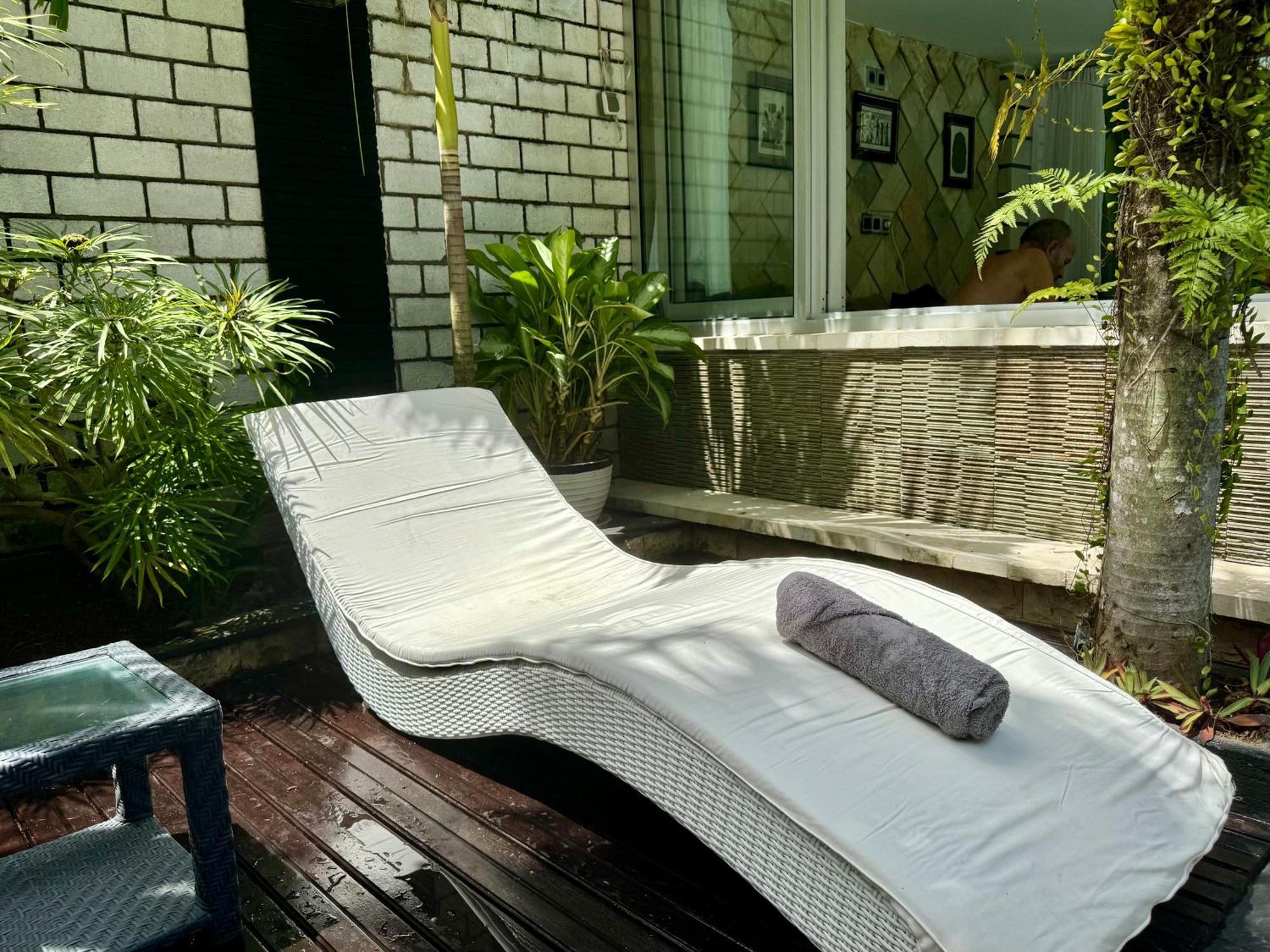Villa Rumah Putih Abu Abu Senggigi Exterior foto