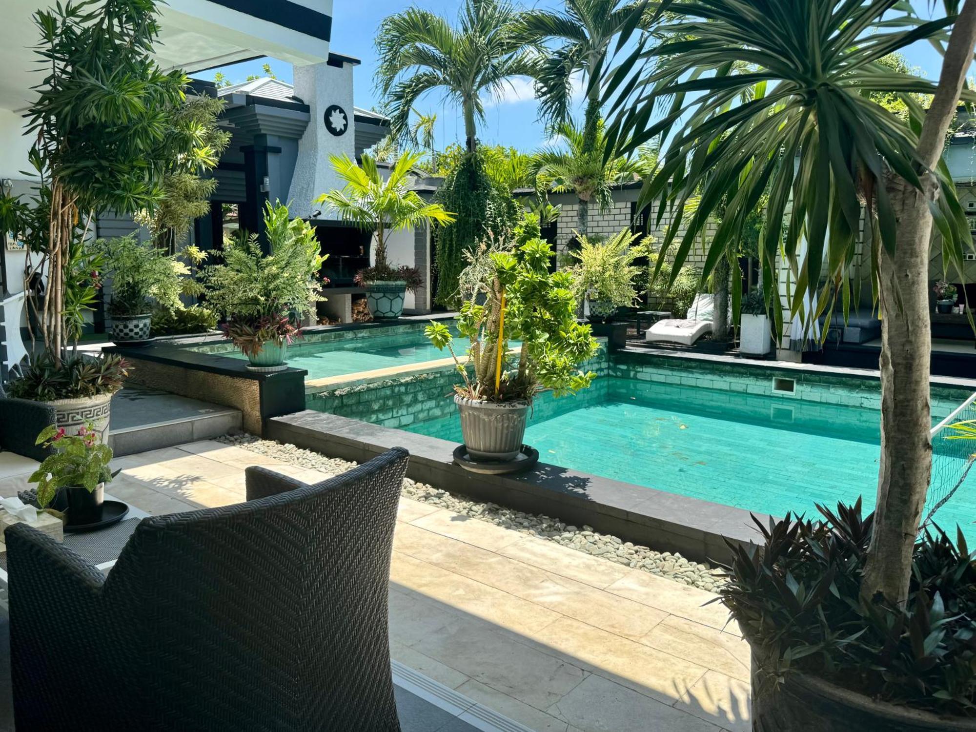Villa Rumah Putih Abu Abu Senggigi Exterior foto