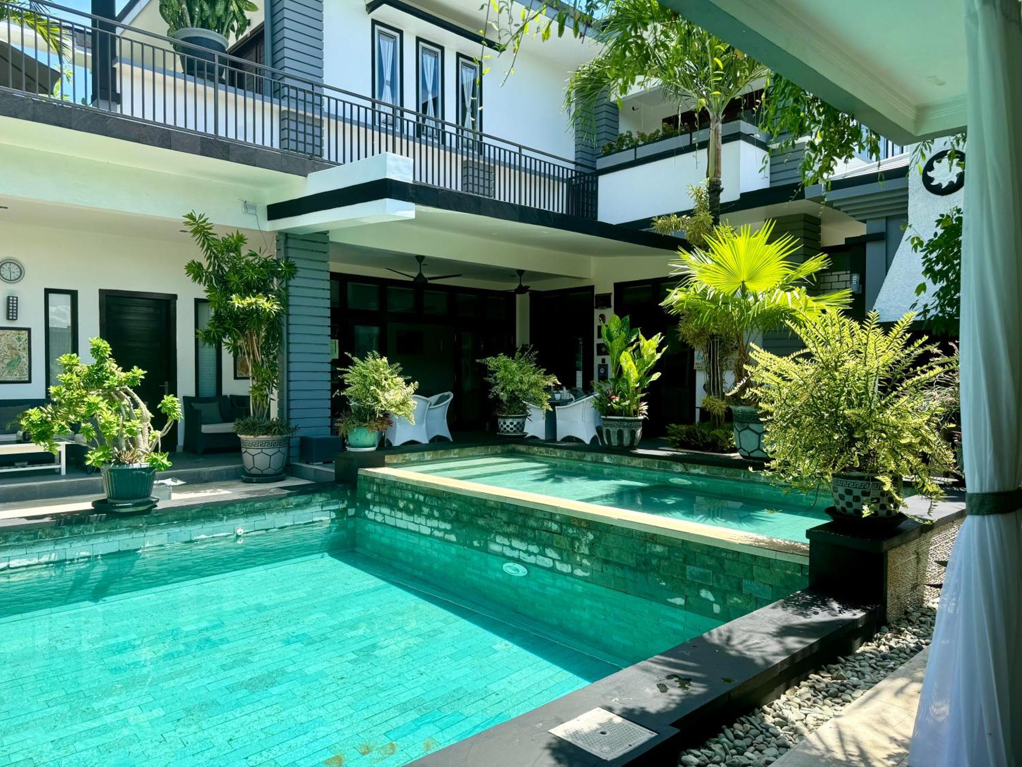 Villa Rumah Putih Abu Abu Senggigi Exterior foto