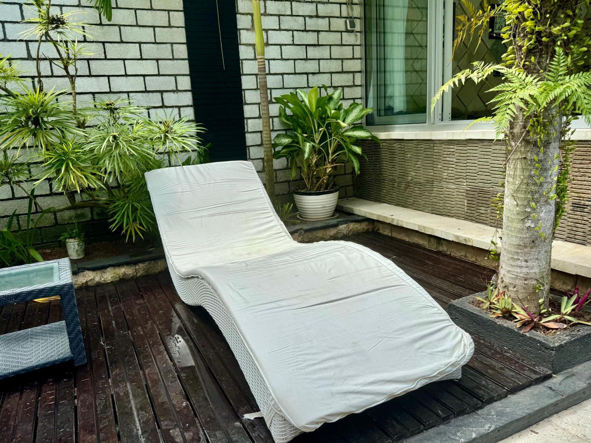 Villa Rumah Putih Abu Abu Senggigi Exterior foto
