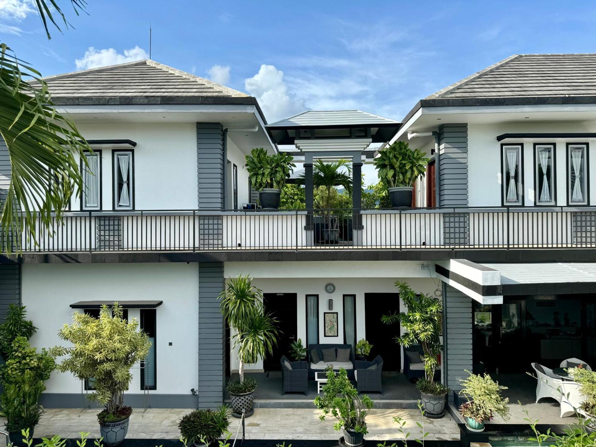 Villa Rumah Putih Abu Abu Senggigi Exterior foto