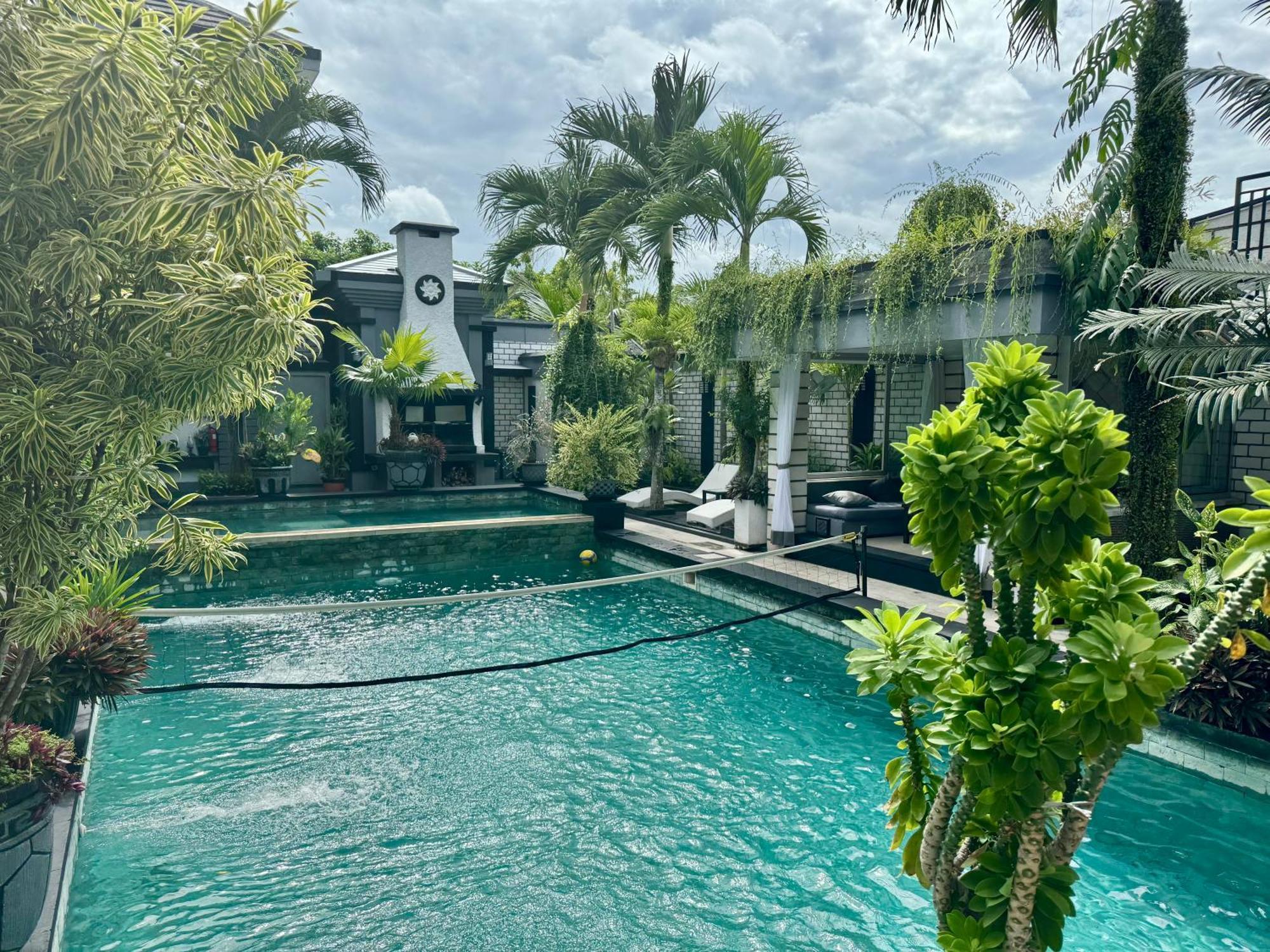Villa Rumah Putih Abu Abu Senggigi Exterior foto