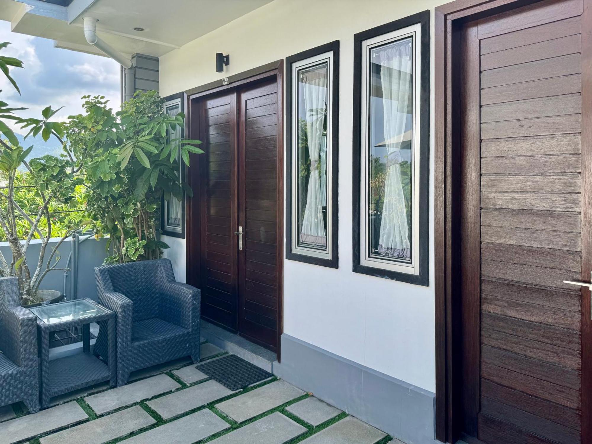 Villa Rumah Putih Abu Abu Senggigi Exterior foto