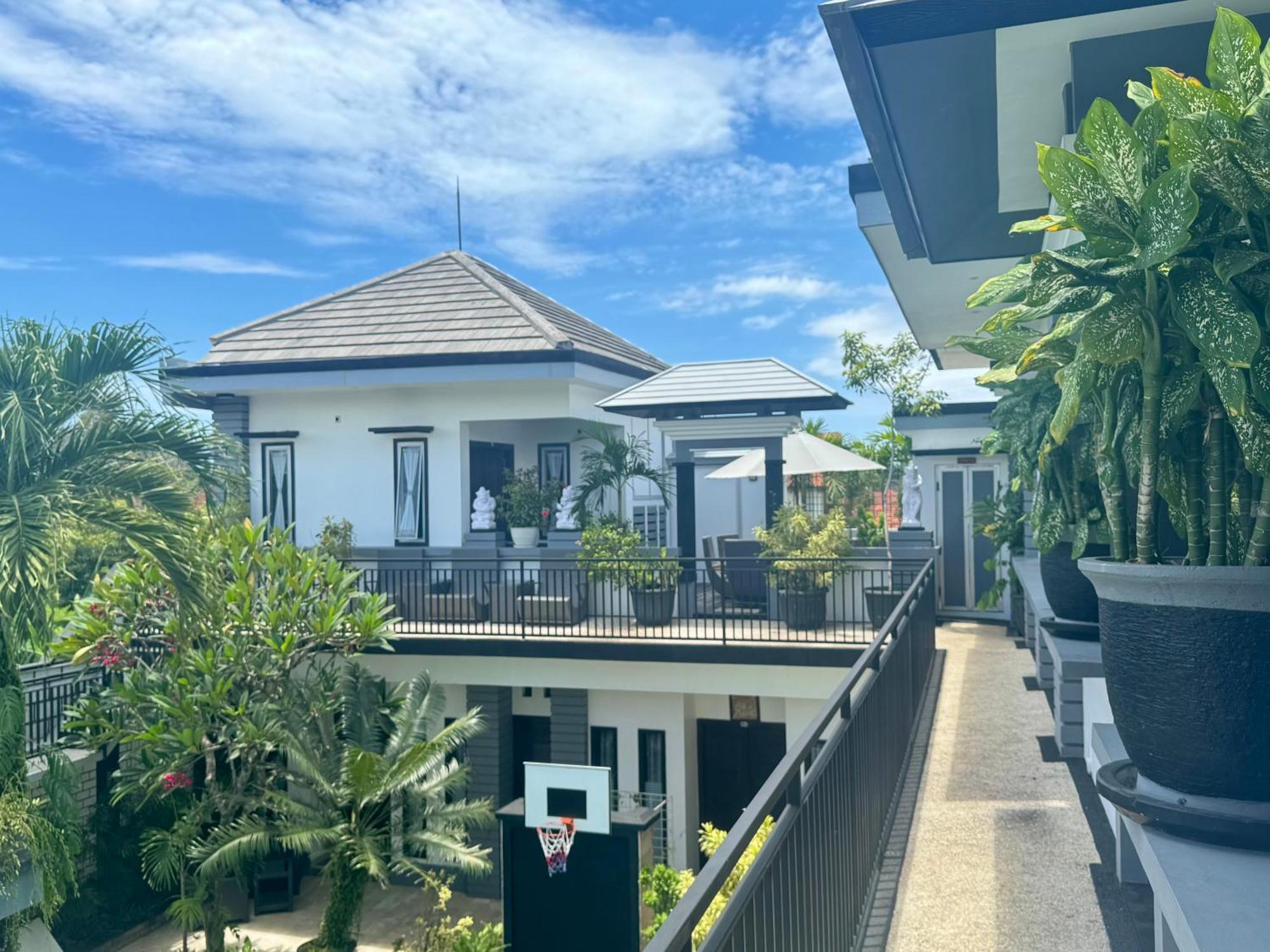Villa Rumah Putih Abu Abu Senggigi Exterior foto