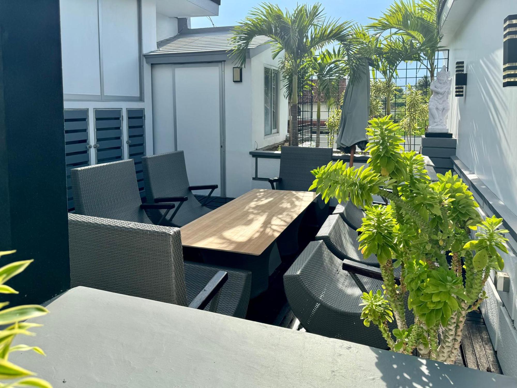 Villa Rumah Putih Abu Abu Senggigi Exterior foto