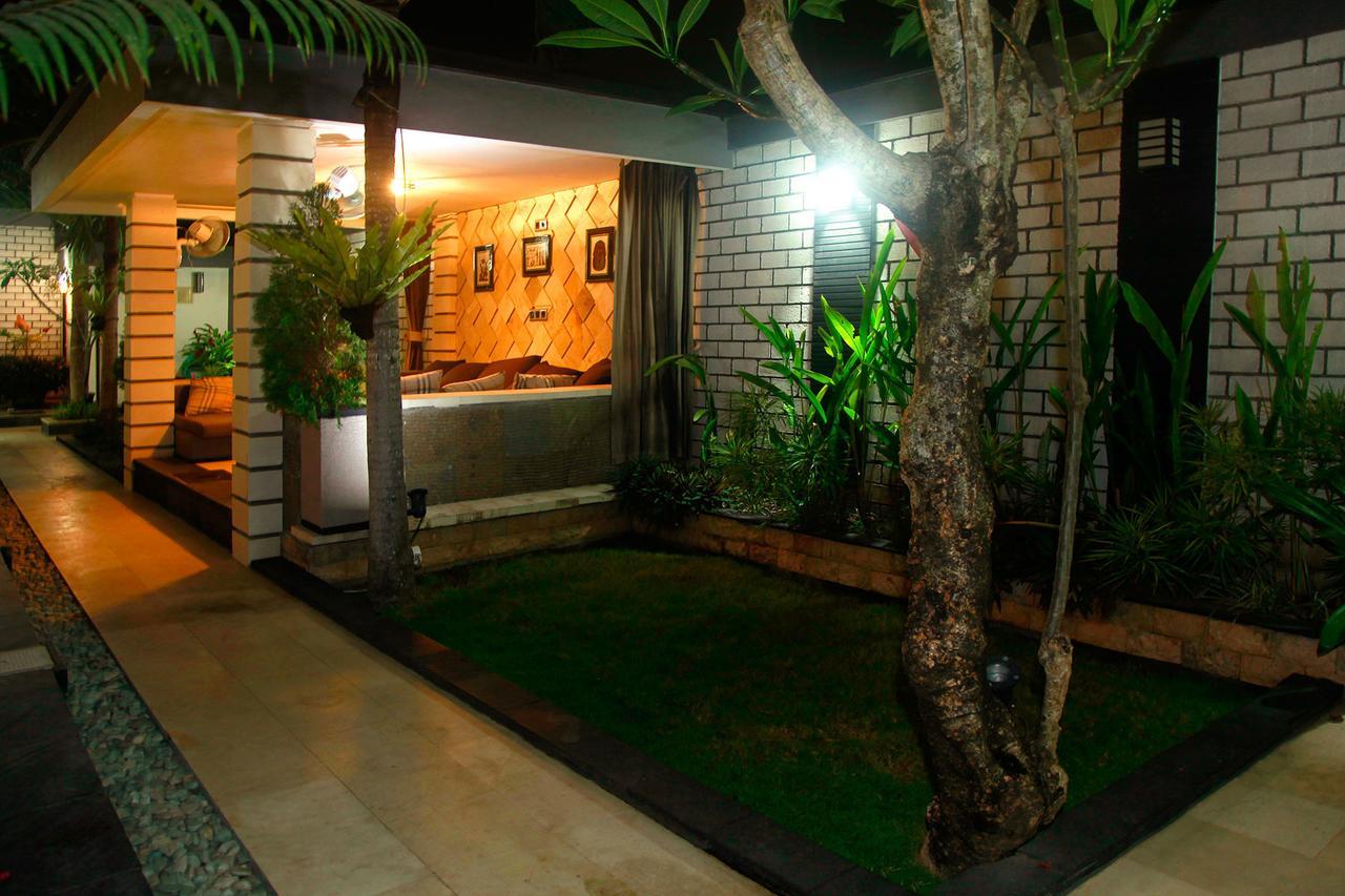 Villa Rumah Putih Abu Abu Senggigi Exterior foto